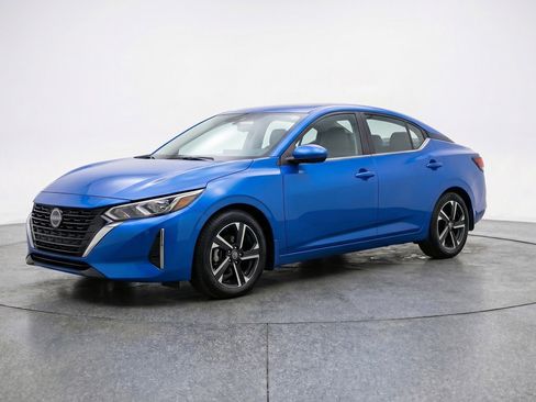 Used 2025 Nissan Sentra SV image 3