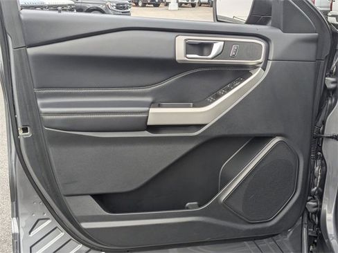 Certified 2021 Ford Explorer XLT w/ Equipment Group 202A image 9
