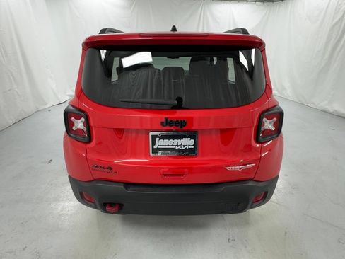Used 2023 Jeep Renegade Trailhawk AWD/4WD image 4