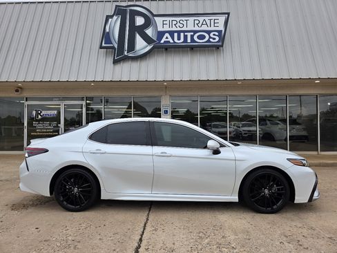 Used 2021 Toyota Camry XSE w/ Navigation Package image 9