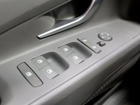 Certified 2025 Hyundai Elantra SEL FWD image 24