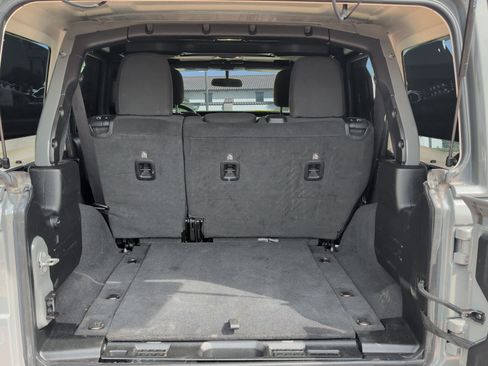 Used 2021 Jeep Wrangler Unlimited Sahara AWD/4WD image 27
