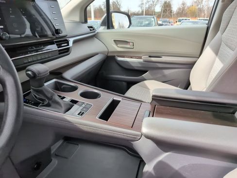 Used 2023 Toyota Sienna LE image 24