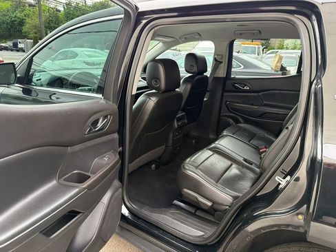 Used 2020 GMC Acadia SLT FWD image 28