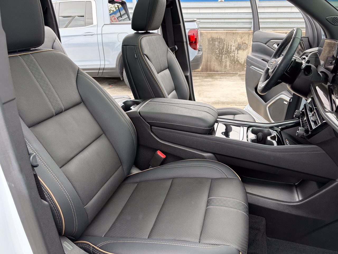 Used 2026 Chevrolet Traverse High Country FWD image 24