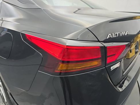 Used 2025 Nissan Altima 2.5 S image 18