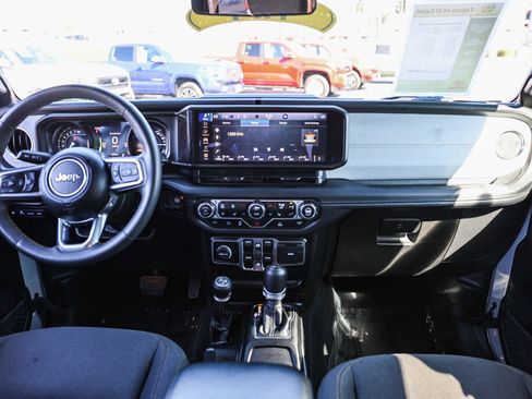 Used 2024 Jeep Wrangler Unlimited Sahara AWD/4WD image 2