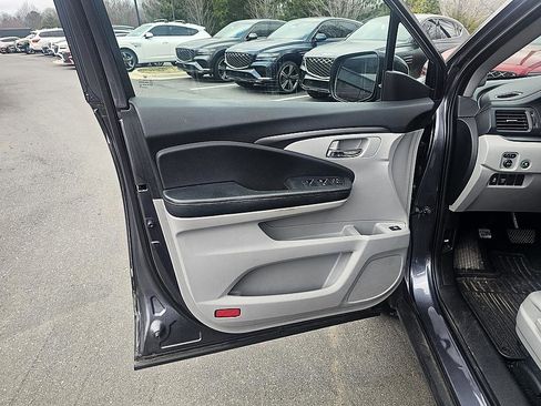 Used 2017 Honda Ridgeline RTL-T image 10