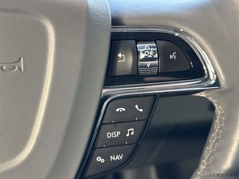 Used 2019 Lincoln Navigator Select image 26