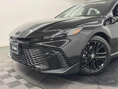 Used 2026 Toyota Camry SE w/ Convenience Package FWD image 4