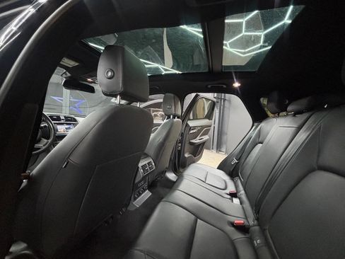Used 2017 Jaguar F-PACE Premium image 10