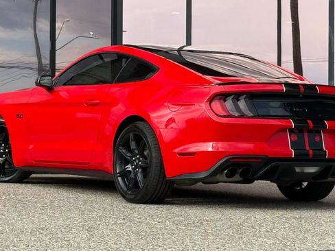 Used 2018 Ford Mustang GT w/ Black Accent Pkg RWD image 7
