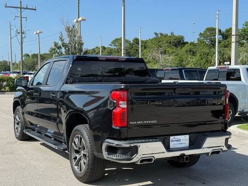 Used 2021 Chevrolet Silverado 1500 LT AWD/4WD image 2