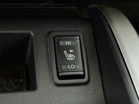 Certified 2019 Nissan Titan SV w/ SV Convenience Package image 12