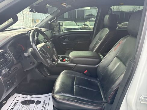 Used 2021 Nissan Titan PRO-4X w/ Pro-4x Convenience Package image 9