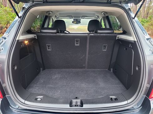 Used 2021 Chevrolet Trax LT w/ LT Convenience Package image 23