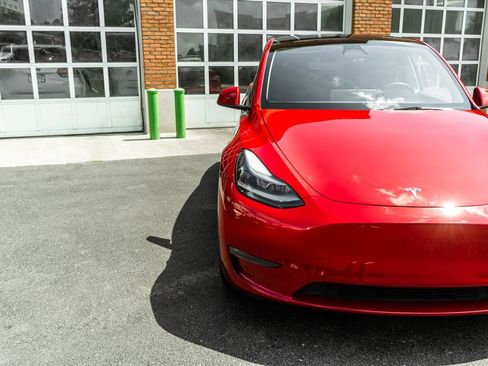 Used 2023 Tesla Model Y Long Range AWD/4WD image 32