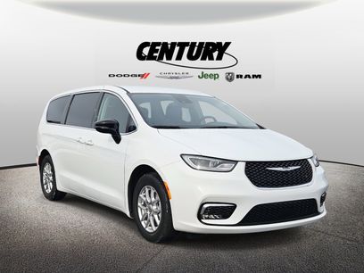 Used 2024 Chrysler Pacifica Touring-L