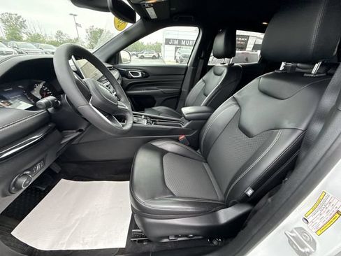 Used 2023 Jeep Compass Latitude w/ Convenience Group AWD/4WD image 18