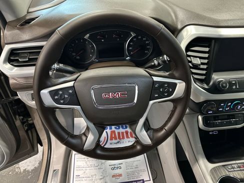 Used 2023 GMC Acadia SLT image 17