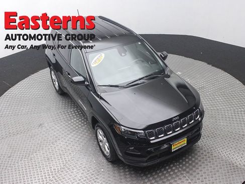 Used 2024 Jeep Compass Latitude AWD/4WD image 3