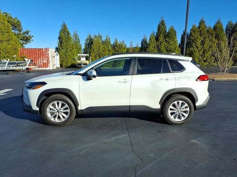 Used 2022 Toyota Corolla Cross LE image 6