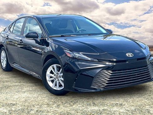 Used 2025 Toyota Camry LE image 1