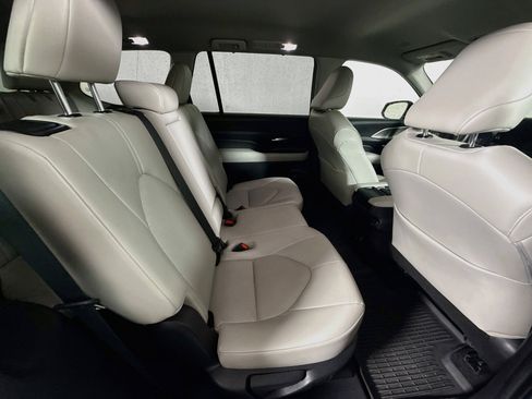 Certified 2025 Toyota Grand Highlander FWD image 28