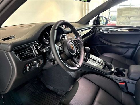 New 2026 Porsche Macan AWD/4WD image 4