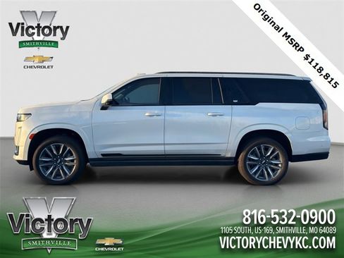 Used 2023 Cadillac Escalade ESV Sport Platinum image 3