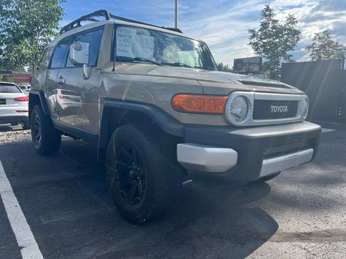 Used 2014 Toyota FJ Cruiser 4WD w/ Convenience Package image 1