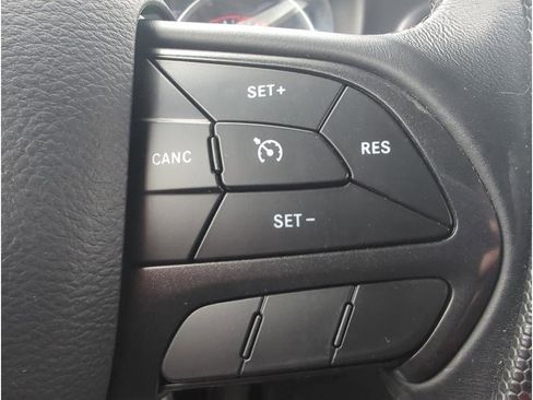 Used 2019 Dodge Charger SXT image 14