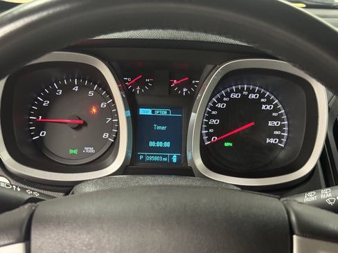 Used 2017 Chevrolet Equinox LT w/ Convenience Package image 4