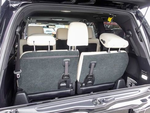 Used 2020 Lexus LX 570 4WD w/ 3rd Row & Luxury Pkg image 29