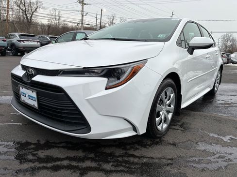 Used 2023 Toyota Corolla LE image 3