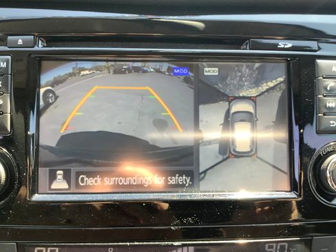 Used 2015 Nissan Rogue SL w/ SL Premium Package image 19