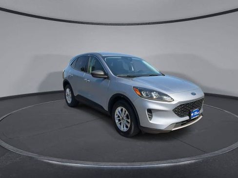 Certified 2022 Ford Escape SE w/ Cold Weather Package AWD/4WD image 2
