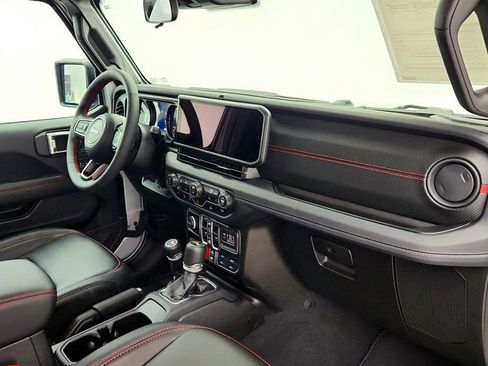 Used 2024 Jeep Wrangler Unlimited Rubicon w/ Convenience Group image 25