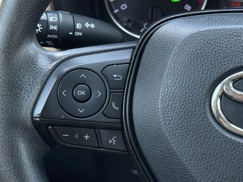 Used 2020 Toyota RAV4 XLE FWD image 14