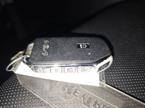 Used 2024 Kia Sportage SX image 37