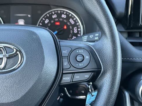 Used 2022 Toyota RAV4 LE image 9