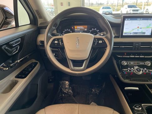 Used 2021 Lincoln Corsair AWD w/ Premium Package image 13