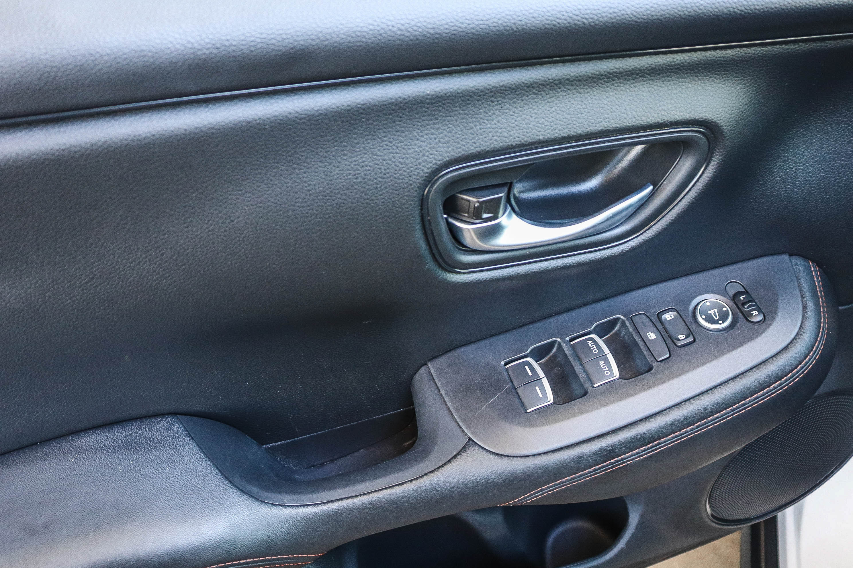 Certified 2025 Honda HR-V Sport image 24