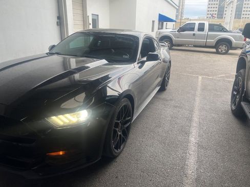 Used 2015 Ford Mustang Coupe image 4