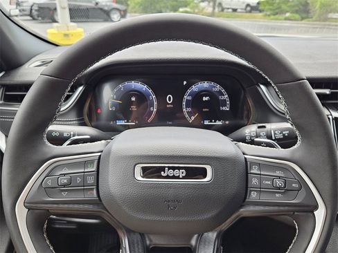 New 2025 Jeep Grand Cherokee Laredo X w/ Luxury Tech Group I image 21