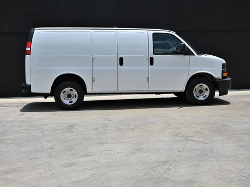 Used 2021 Chevrolet Express 2500 w/ Driver Convenience Package RWD image 8