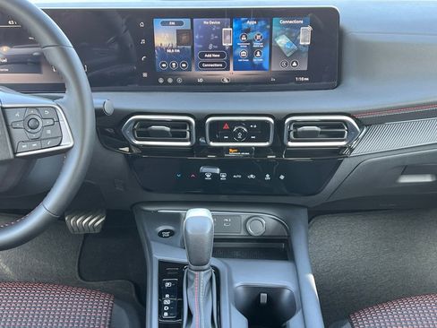 New 2026 Nissan Sentra SR w/ Floor Mat Package FWD image 3