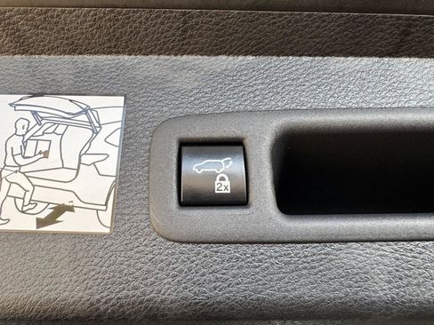 Used 2024 Toyota Sienna XLE image 31