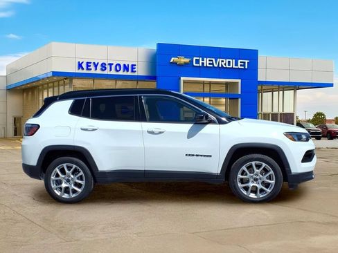 Used 2025 Jeep Compass Limited AWD/4WD image 8