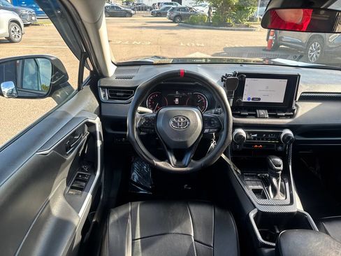Used 2025 Toyota RAV4 LE AWD/4WD image 12